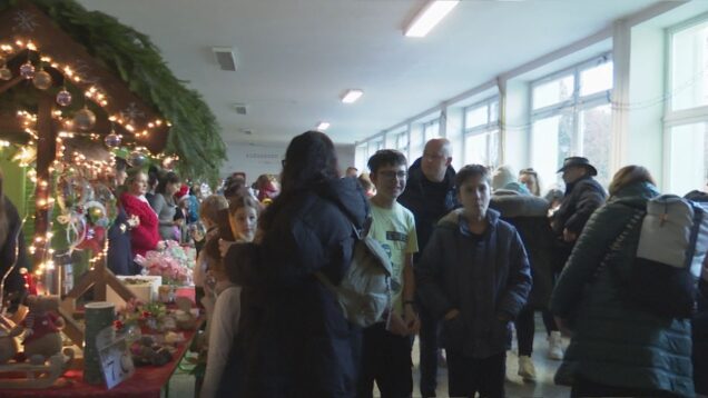 Duch radosti, vôňa Vianoc a výborná atmosféra sprevádzali tradičné školské predvianočné podujatie, ktoré spojilo všetkých, ktorí boli jeho súčasťou