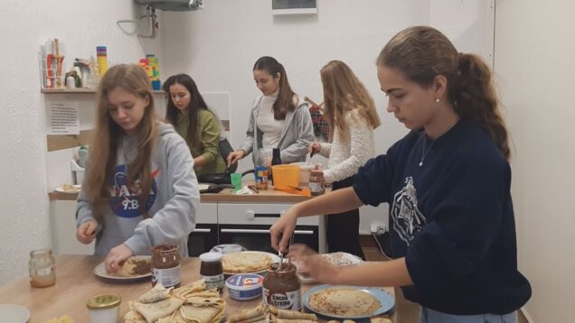 Na Bernoláčke sa konala pred Vianocami Palacinková streda. Výťažok z predaja palaciniek a punču zasýti 27 chudobných detí