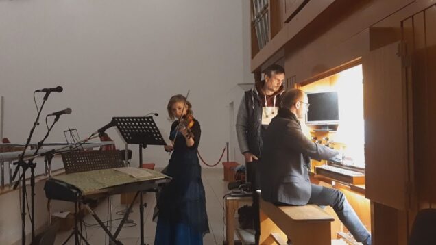 V kostole Sedembolestnej Panny Márie zneli mohutné tóny organu a emocionálna krása huslí