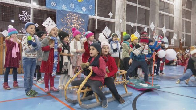 Vianočné pásmo piesní, tancov a básničiek patrilo nielen rodičom ale aj predčasniatkam z Neonatologickej kliniky