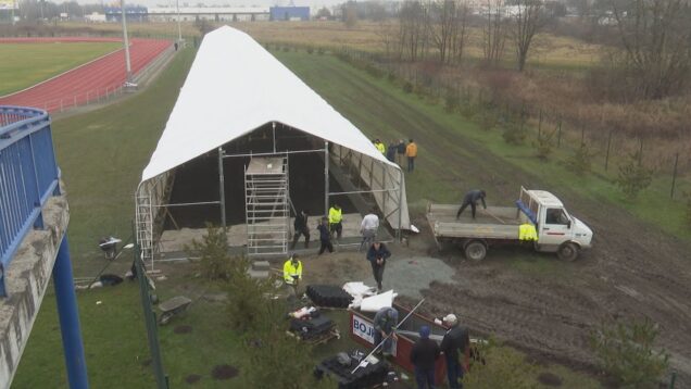 Za rekordne krátky čas vyrástla na Atletickom štadióne atletická dráha s prekrytím. Atlétov už v napredovaní nevľúdne počasie nemôže zastaviť