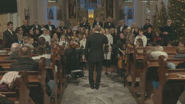 Česká omša vianočná aj pásmo kolied zaspievali deti a členovia Vrútockého chrámového zboru sv. Jána Krstiteľa vo Vrútkach