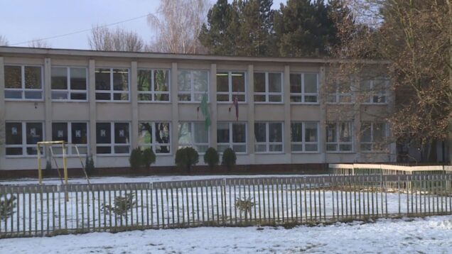 Na jedálni zateplia strechu, vymenia okná i dvere. Investovať budú aj do obnovy školského areálu