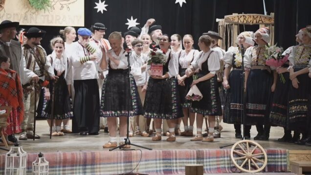 Naladili seba i ostatných na sviatočnú atmosféru, vrátili do minulosti a vzdali hold našim tradíciám. FS Kriváň, spolu s priateľmi z FSk Sliačanka pripravili program na výbornú