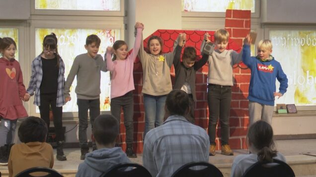 Študenti z USA si pripravili s tretiakmi z Evanjelickej školy divadelné predstavenie