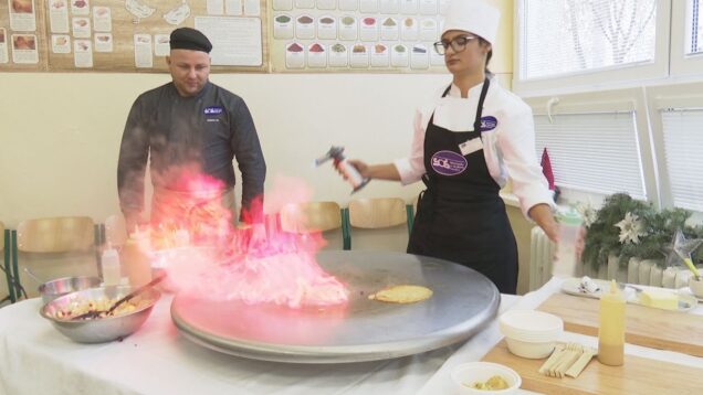 Ukážky účesov, slávnostné stolovanie, príprava miešaných nápojov i jedál. Sviatočnú atmosféru Dňa otvorených dverí dopĺňali zručnosti žiakov študijných i učebných odborov