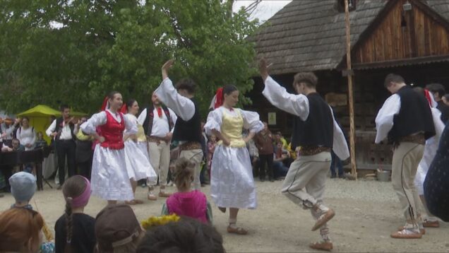 V skanzene môžete zažiť autentickú atmosféru na podujatiach Už sa fašiang kráti aj Ovčiarska nedeľa