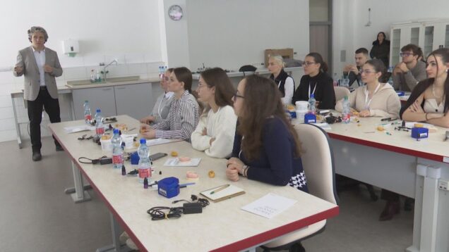 Hovorili o zubnom lekárstve v praxi. Prednášky i workshopy priniesli študentom informácie, ktoré nie sú súčasťou štúdia