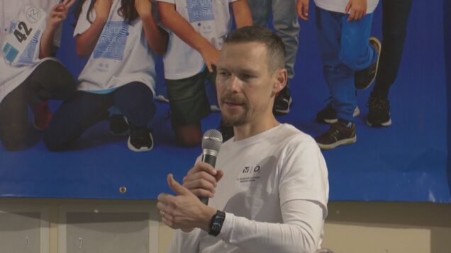 Na školách podporuje pohybovú aktivitu detí a zdravý životný štýl. Olympionik odovzdáva svoje skúsenosti ďalším generáciám