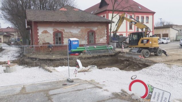 Na začiatku týždňa sa rozbehli pozastavené rekonštrukčné práce na zastávke MHD pri železničnej stanici