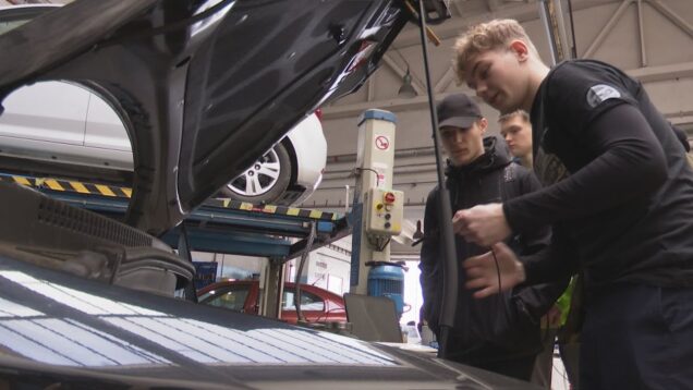 Predstavili študijné a učebné dopravné odbory aj technické vybavenie školy. Zamestnávatelia hovorili o benefitoch pri povolaniach, ktoré sa týkajú dopravy