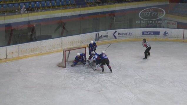 Víťazstvo mali na dosah. No pár sekúnd pred koncom duelu hostia remizovali. Šťastena napokon pristála na bardejovských hokejkách po nájazdoch