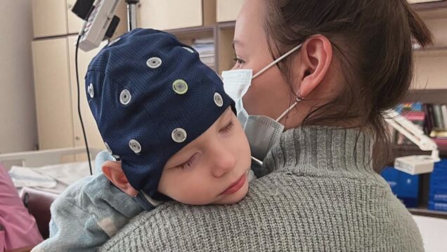 Žiaci ZŠ s MŠ Hurbanova majú srdiečka na tom správnom mieste. Výťažok z vianočných trhov v úctyhodnej sume 2500 eur venovali malému veľkému bojovníkovi