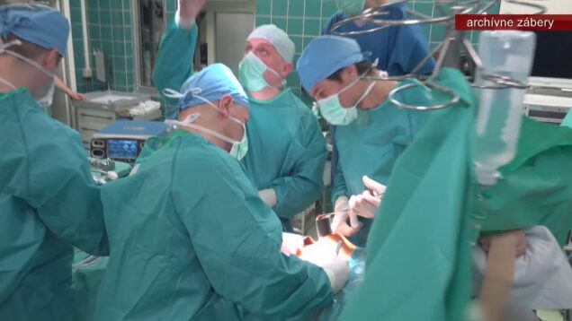 Nefrológovia hovorili o darcovských a transplantačných programoch. Na workshope si na simulátoroch vyskúšali aj medicínske úkony