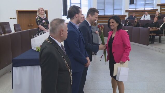 Pri príležitosti Dňa učiteľov si zaslúžené ocenenie prevzali osobnosti, ktoré sa očividne narodili preto, aby sa stali učiteľmi. Aj keď to nemajú ľahké, svoju prácu milujú