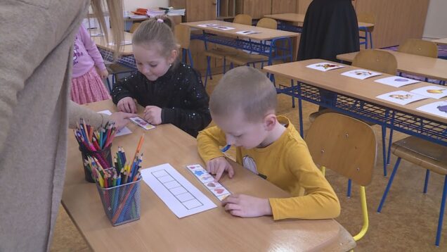 Spoznávali školské prostredie i pedagógov. Na základnú školu v centre sa prišli pozrieť budúci prváci s rodičmi