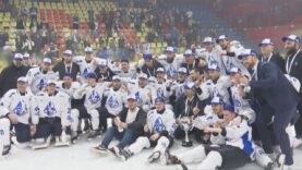 Staručký zimný štadión sa zaplnil do posledného miesta, vyše 4 000 divákov sledovalo víťaznú jazdu Markovičovej družiny