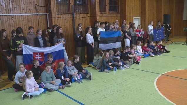 Aj v ZŠ s MŠ Benice sa dejú veľké veci. V rámci projektu Erasmus+ žiaci vycestovali na výmenný pobyt, zdokonalili sa v angličtine a našli si nových kamarátov. Tí teraz prišli na oplátku k nim