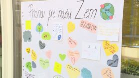 Pri príležitosti Dňa Zeme pripravili starší žiaci pre tých mladších zaujímavé aktivity, spoločne si pripomenul krásu a krehkosť Zeme a svojimi prianiami rozcítili aj pedagógov
