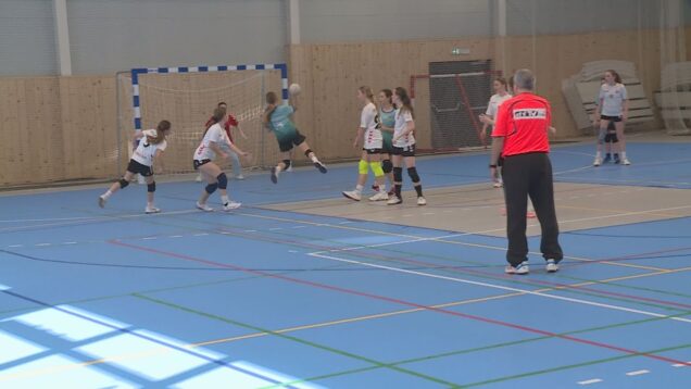 Šikovné dievčatá z HK Slávia Medik Martin ovládli svoju skupinu v celoslovenskej súťaži mladšieho žiactva a zabojujú o postup do finále