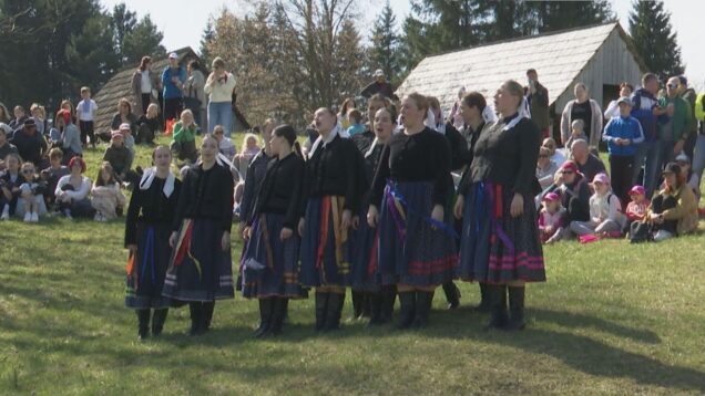 Skanzen ožil na Kvetnú nedeľu radosťou, piesňami a zvykmi. Veľkonočné tradície pripomenuli folkloristi folklórnych súborov