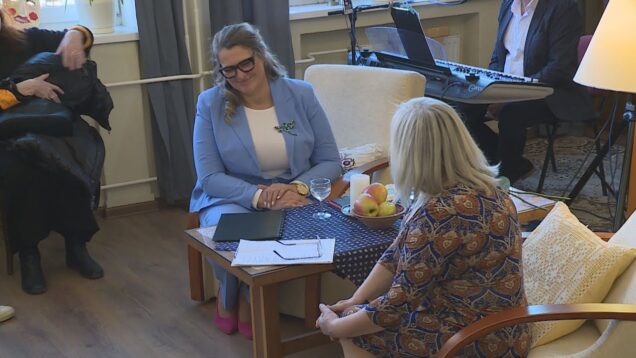 Stačí jediné stretnutie s ňou aby človek pochopil, že život je krásny. Známa kvetinárka a poetka Darinka Hudecová má vždy a pre každého srdce otvorené dokorán