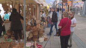 Tradičné výrobky v stánkoch, bohatý kultúrny program, výborná atmosféra a k tomu aj nádherné slnečné počasie. V Martine sme sa na Veľkú noc naozaj výborne naladili