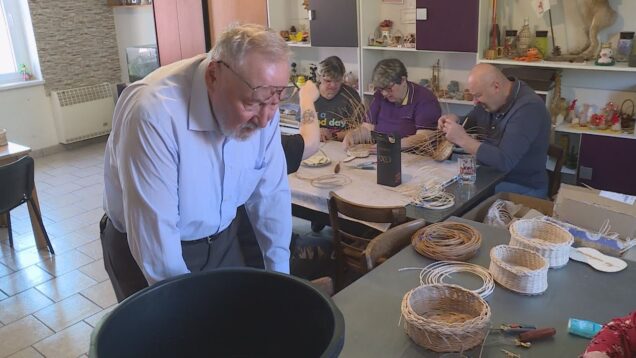 Hoci došlo k zrušeniu ich základnej organizácie, vďaka ich anjelovi – Milote Strončekovej fungujú ďalej. Založili združenie, zmenili priestory a tešia sa, že môžu byť spolu