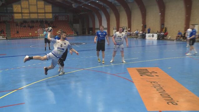 Martinskí hádzanári (MHáK) odohrali proti favoritovi z hlavného mesta zápas ako na hojdačke. Najskôr vysoko prehrávali, nakoniec im víťazstvo ušlo len o dve sekundy