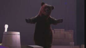 Ochotnícku premiéru mala v necpalskej kúrii v roku 1922. S prvým profesionálnym uvedením jedinej celovečernej tragifrašky Jánosa Margittaia prichádza SKD