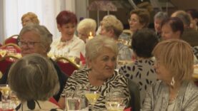 Pri príležitosti sviatku venovaného mamám sa stretli dôchodcovia na milej slávnosti plnej kvetov, krásneho slova a dobrej nálady