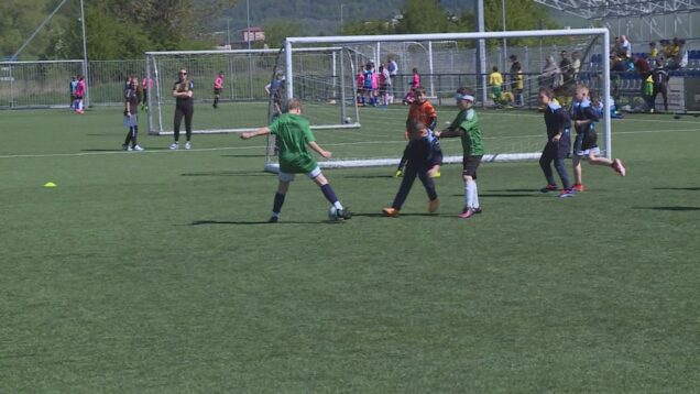 Šikovní futbalisti a futbalistky sa opäť stali pastvou pre oči. Na Pltníkoch podávali vynikajúce výkony, no do krajského kola atraktívnej súťaže mohol postúpiť len jeden tím