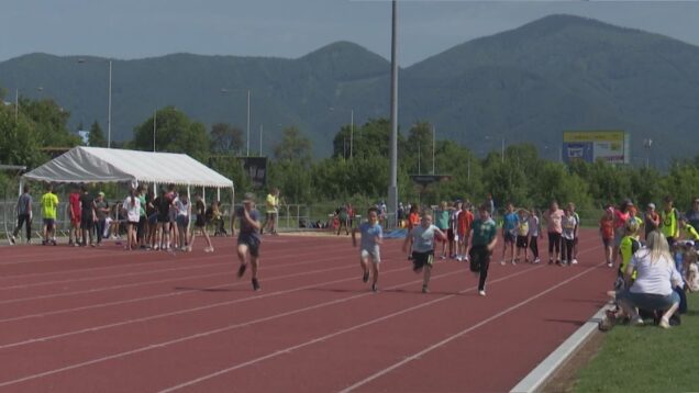 Letná olympiáda nadchla celú školu. Deti hádzali vortexom, skákali do diaľky a behali