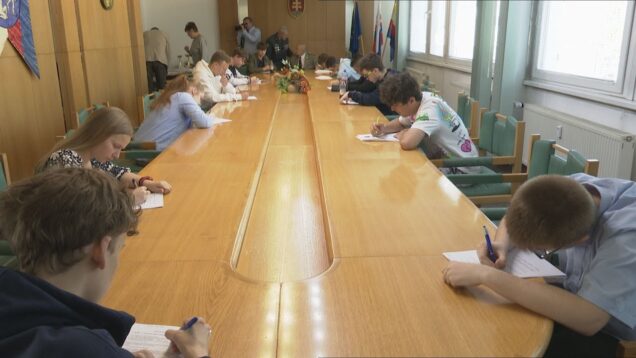 Pripomínajú si udalosti druhej svetovej vojny, vedomosti si overili na dejepisnej súťaži