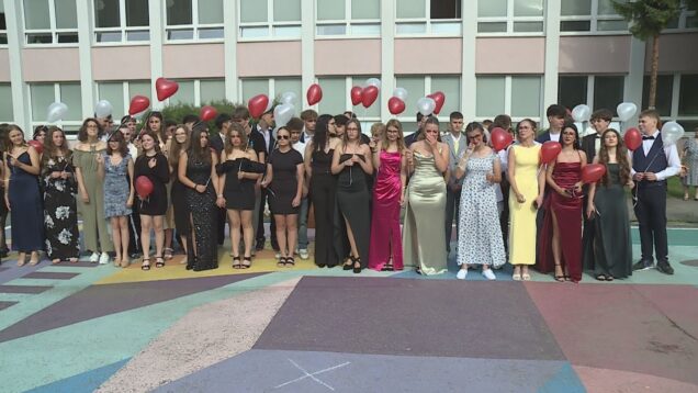 V ZŠ N. Hejnej spoločne uzavreli ďalší školský rok. Pre niekoho prvý, pre iných ďalší v poradí a pre dojatých deviatakov posledný. Svoju školu budú mať v srdci navždy