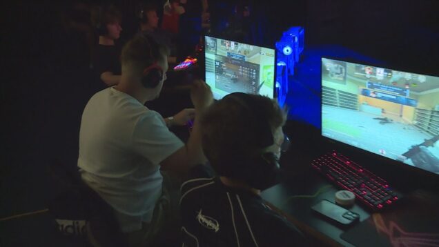 Hranie počítačových hier sa z bežného koníčka zmenilo na profesionálny šport a jeho popularita stále rastie. Jeho vyznávači sa nedávno stretli v Martine