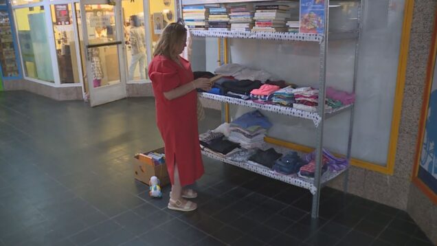 „Zober si čo potrebuješ, prípadne dones, to čo už nepotrebuješ“. To je mottom regálu Sociálneho podniku, ktorý je umiestnený v pochode pri nákupnom centre