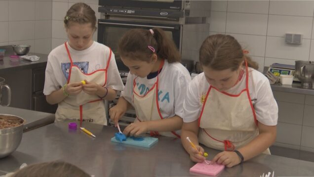 Na Letnej akadémii zručností si deti vyskúšali cukrárske umenie pod vedením skúsených majsteriek