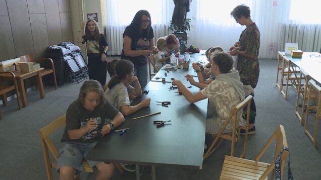 Tvorivé dielne v Etnografickom múzeu priblížili návštevníkom tradičné remeslo drotárov 