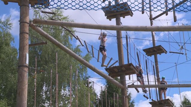 Vzrušujúci svet plný prekážok a výziev, alebo dokonalé miesto pre všetkých, ktorí  milujú adrenalín. To všetko ponúka lanové centrum, ktoré sa teší záujmu návštevníkov
