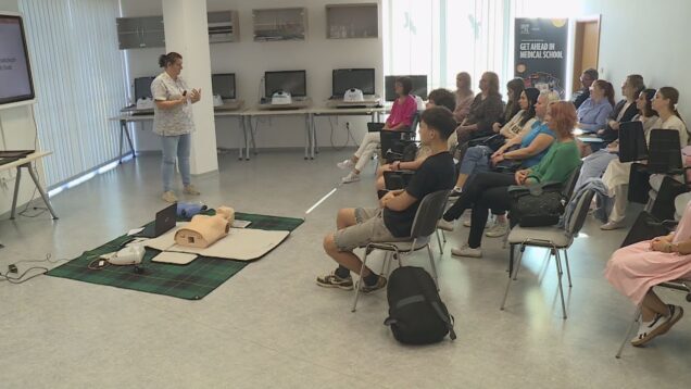 Lepšie byť pripravený ako prekvapený. Pracovníci knižnice si na utuženie kolektívu zvolili namiesto posedenia pri kávičke niečo oveľa zmysluplnejšie