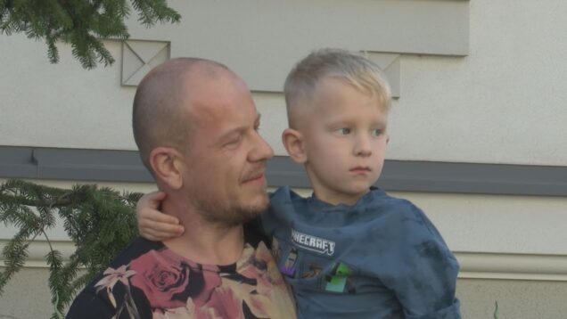 Malý veľký bojovník s blond vláskami a modrými očami spojil ľudí v spoločný cieľ. Aj vďaka ich solidarite a štedrosti môže Paťko podstúpiť ďalšie potrebné rehabilitácie