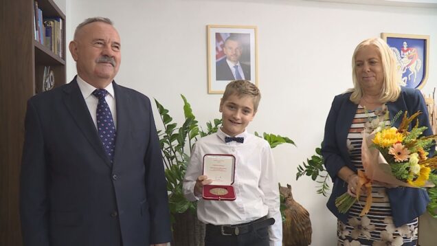 Radko, žiak ZŠ A. Stodolu vystupoval na školskej akadémii a zaujal nielen spolužiakov či rodičov, ale aj primátora mesta. Ten jeho výnimočný talent ocenil vzácnou medailou