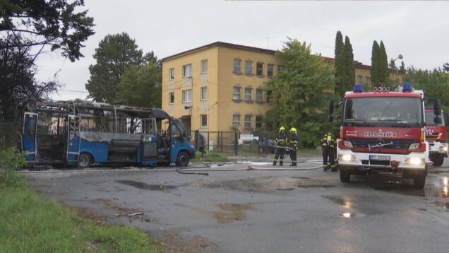 V Martine začal horieť autobus. Na mieste zasahovali hasiči