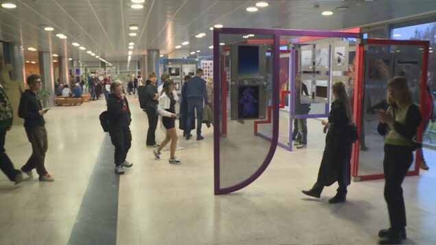 AMFO 2025 ukázalo aj fotografie z vlastnoručne zostrojených fotoaparátov; autori experimentovali s pauzovacím papierom