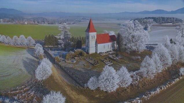 Fotoklub Karola Plicku opäť vystavuje na pešej zóne. Výstava je venovaná Jankovi Láclavíkovi, ktorý nás tento rok opustil