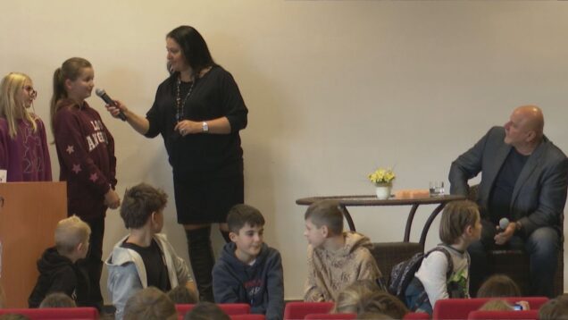 Prvý slovenský kozmonaut porozprával deťom o živote vo vesmíre. O tom, ako tam jedol, spal a plnil svoju misiu