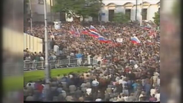 Deň boja za slobodu a demokraciu ostáva štátnym sviatkom, no už nie dňom pracovného pokoja. 17. november si pripomenú voľnom niektoré školy a firmy