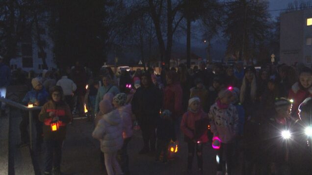 Rozžiarené plamienky šírili odkaz patróna nášho mesta o spolupatričnosti, láskavosti a pomoci druhým a spojili ľudí všetkých vekových kategórií