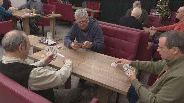 Hráči mariáša sa stretávajú dlhé roky, spájajú tradíciu, priateľstvá aj vášeň pre hru